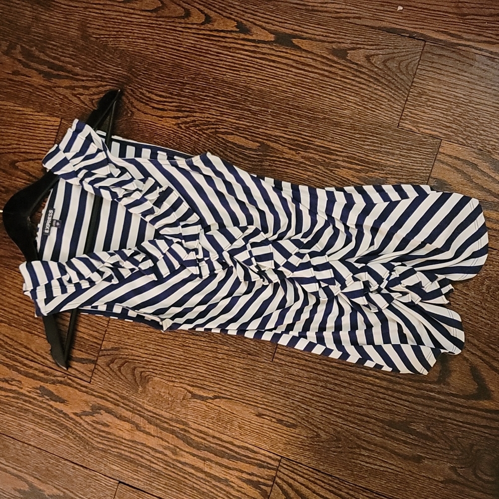 Express Stretch Stripe Black/White Ruffle Top